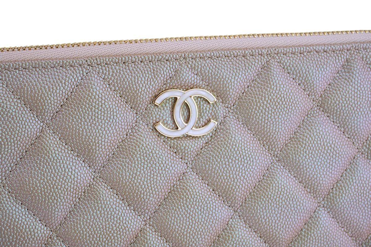 NIB 19S Chanel Iridescent Beige Pearly CC Medium O Case Clutch Bag - Image 4