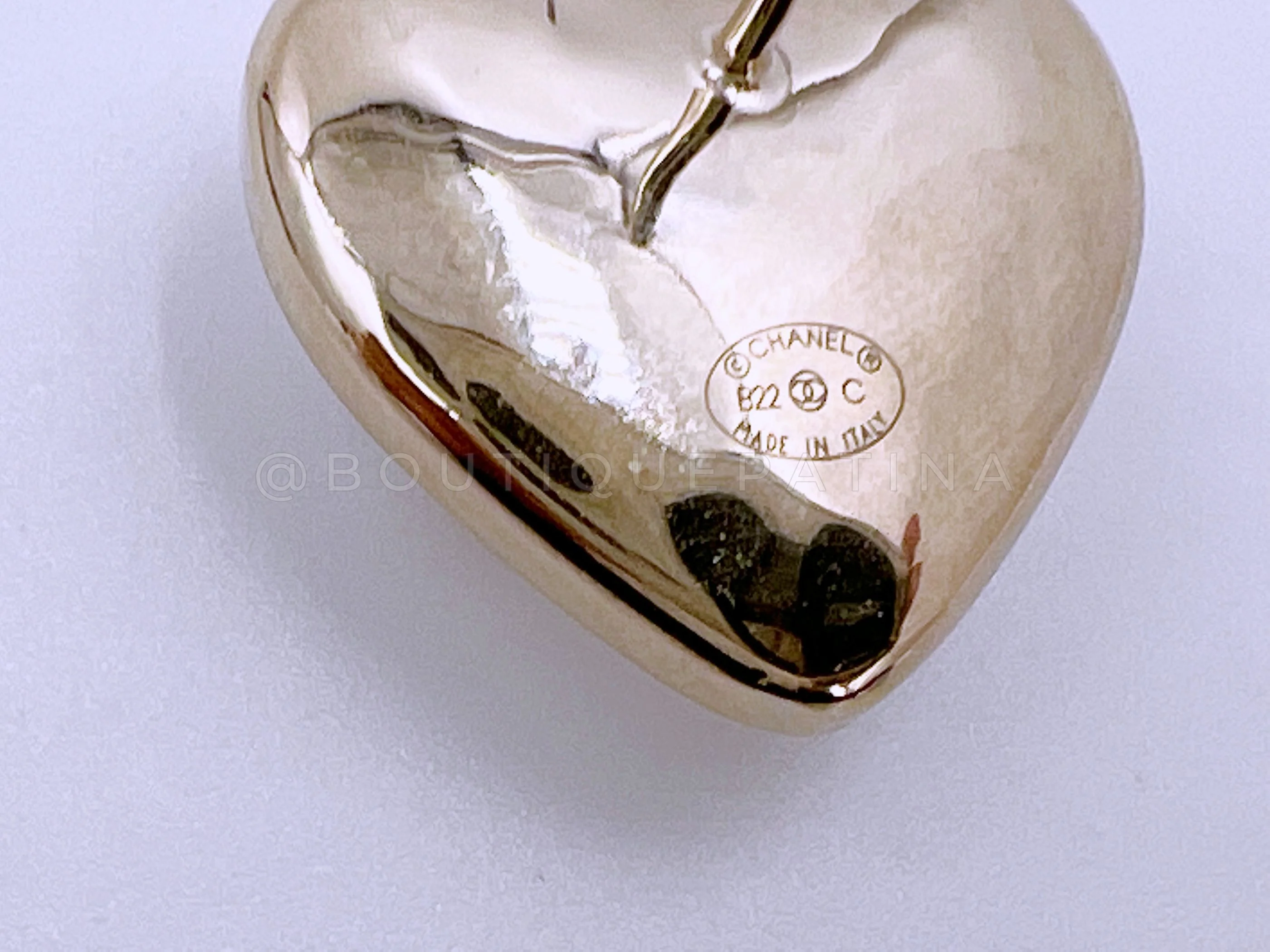 NIB 22C Chanel Heart Pearl Gold CC Logo Stud Earrings - Image 3