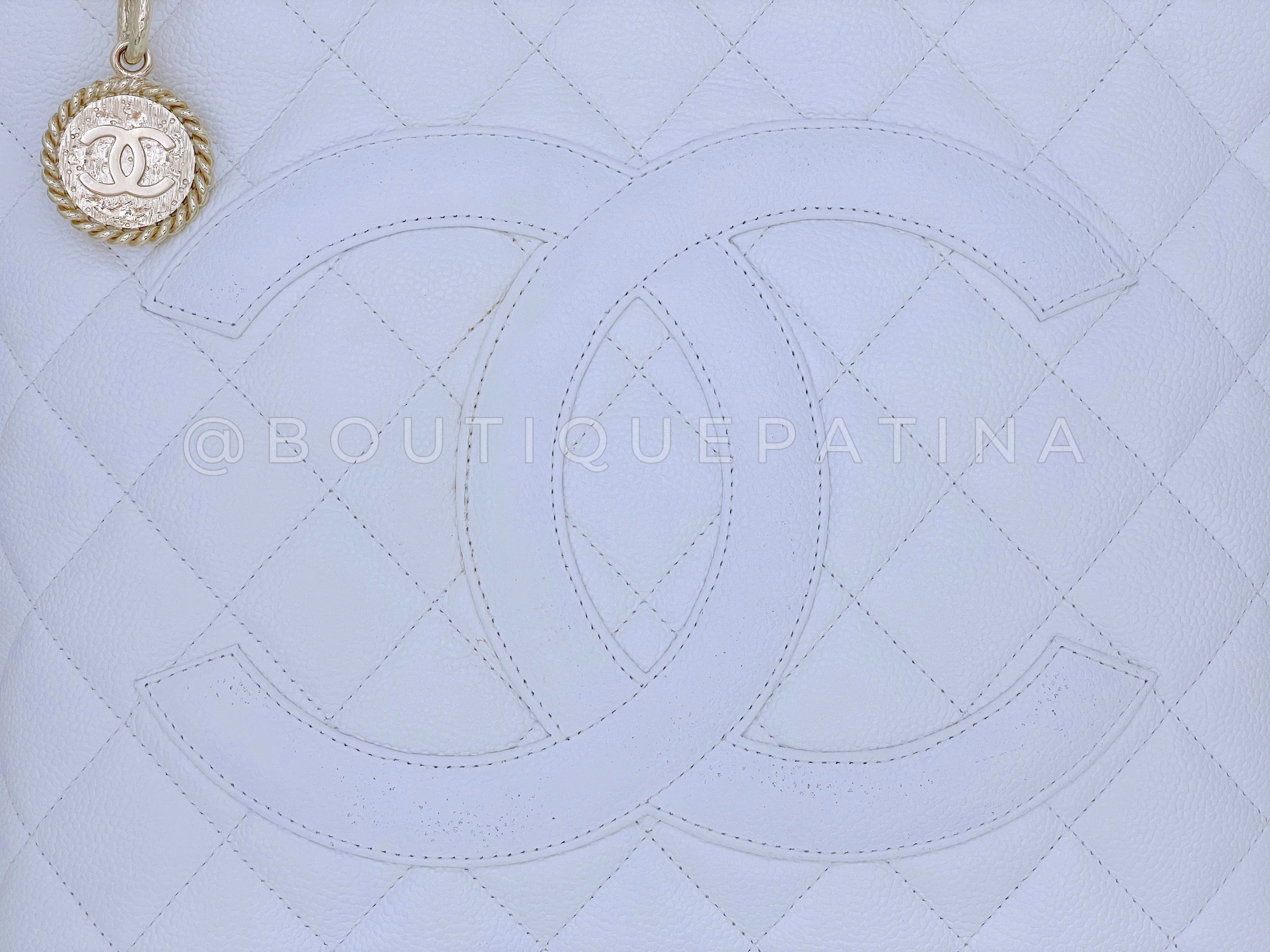 Pristine Chanel 2002 Vintage White Caviar Medallion Shopper Tote Bag 24k GHW - Image 7