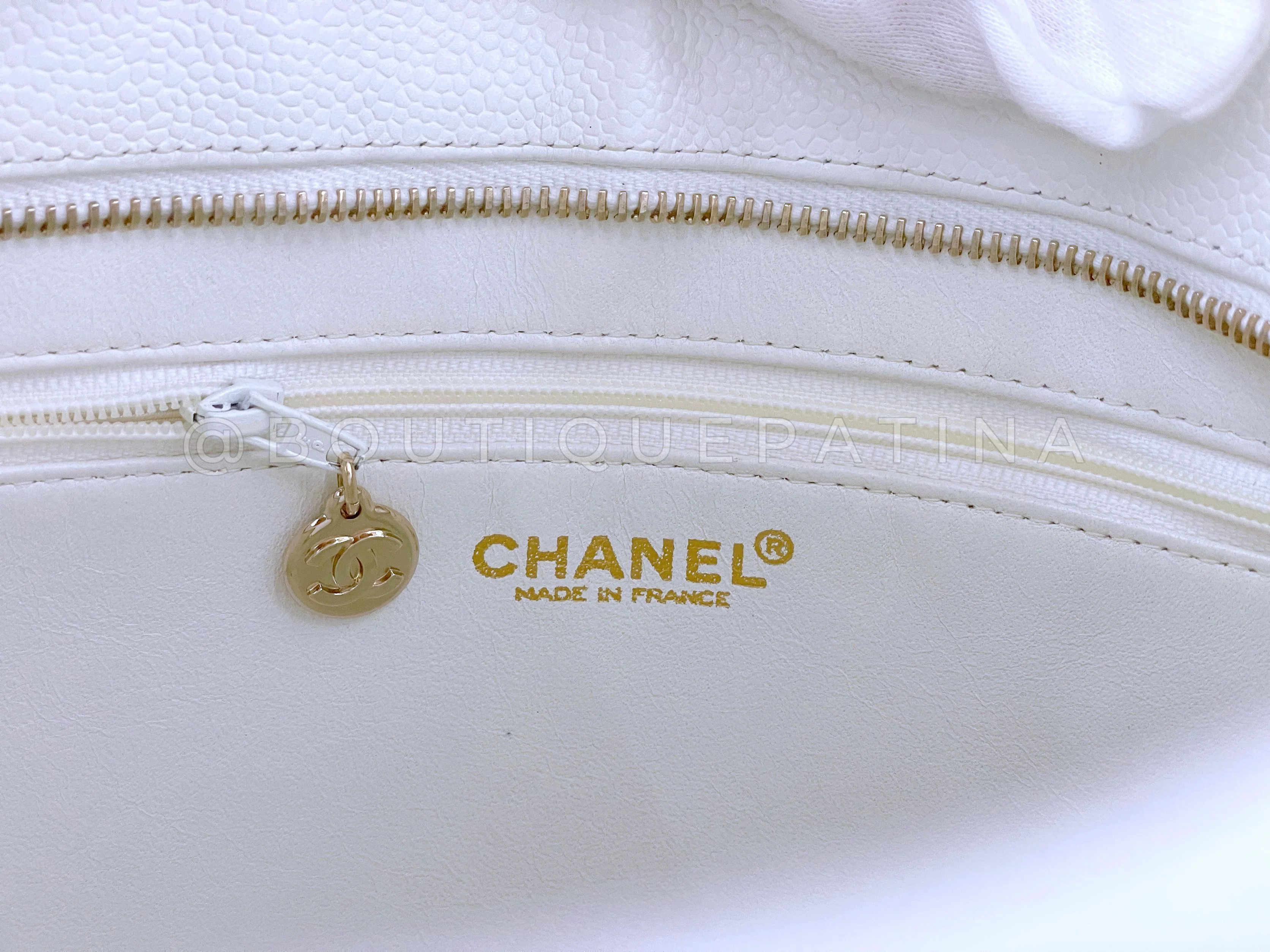 Pristine Chanel 2002 Vintage White Caviar Medallion Shopper Tote Bag 24k GHW - Image 9