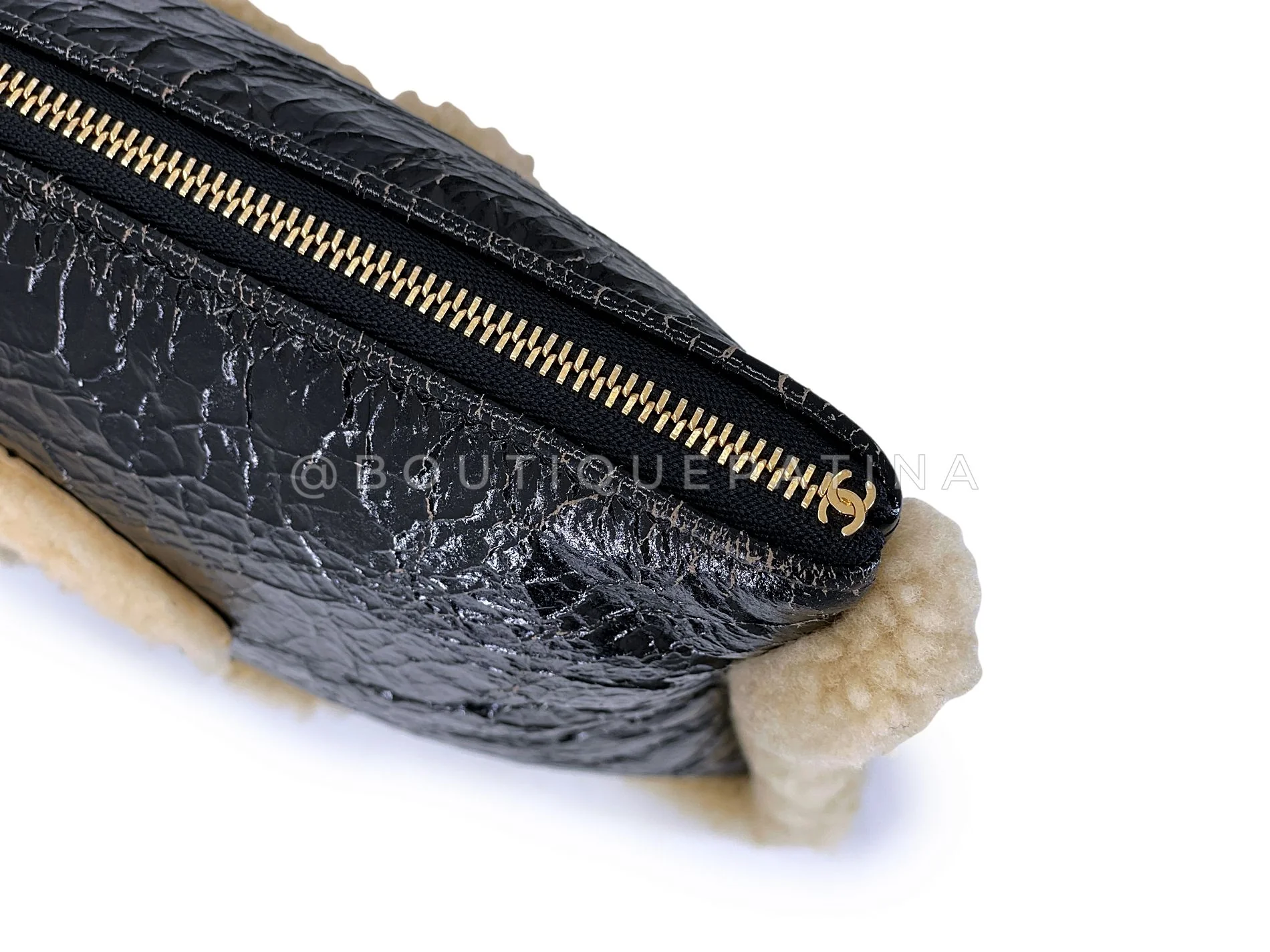 Rare Chanel 2019 Shearling Mania Crumpled Calfskin Clutch Bag Large O Case JMQ - Image 3