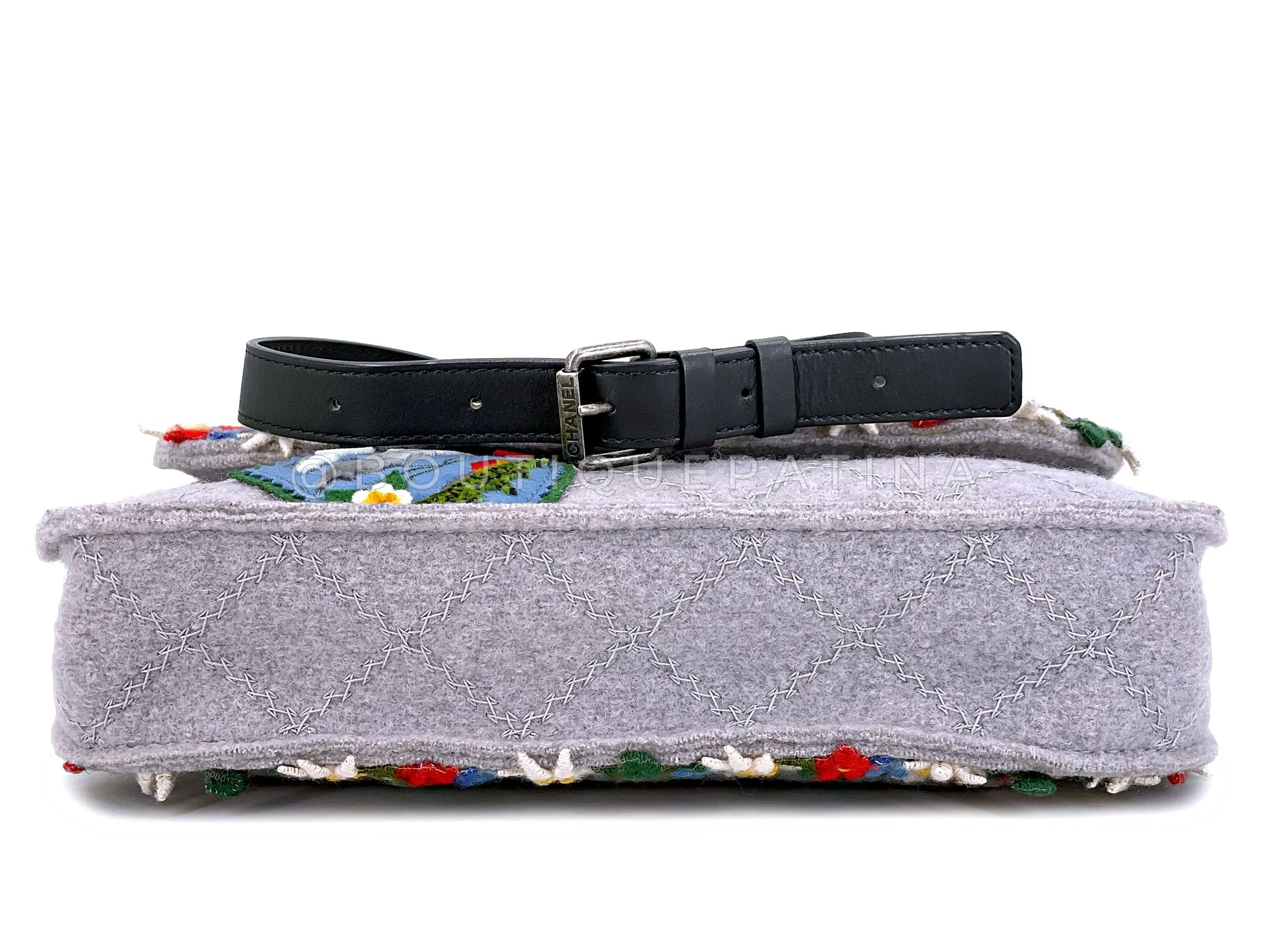 Rare Chanel 2015 Paris-Salzburg Crest Austrian Charms Messenger Bag 0M5 - Image 5